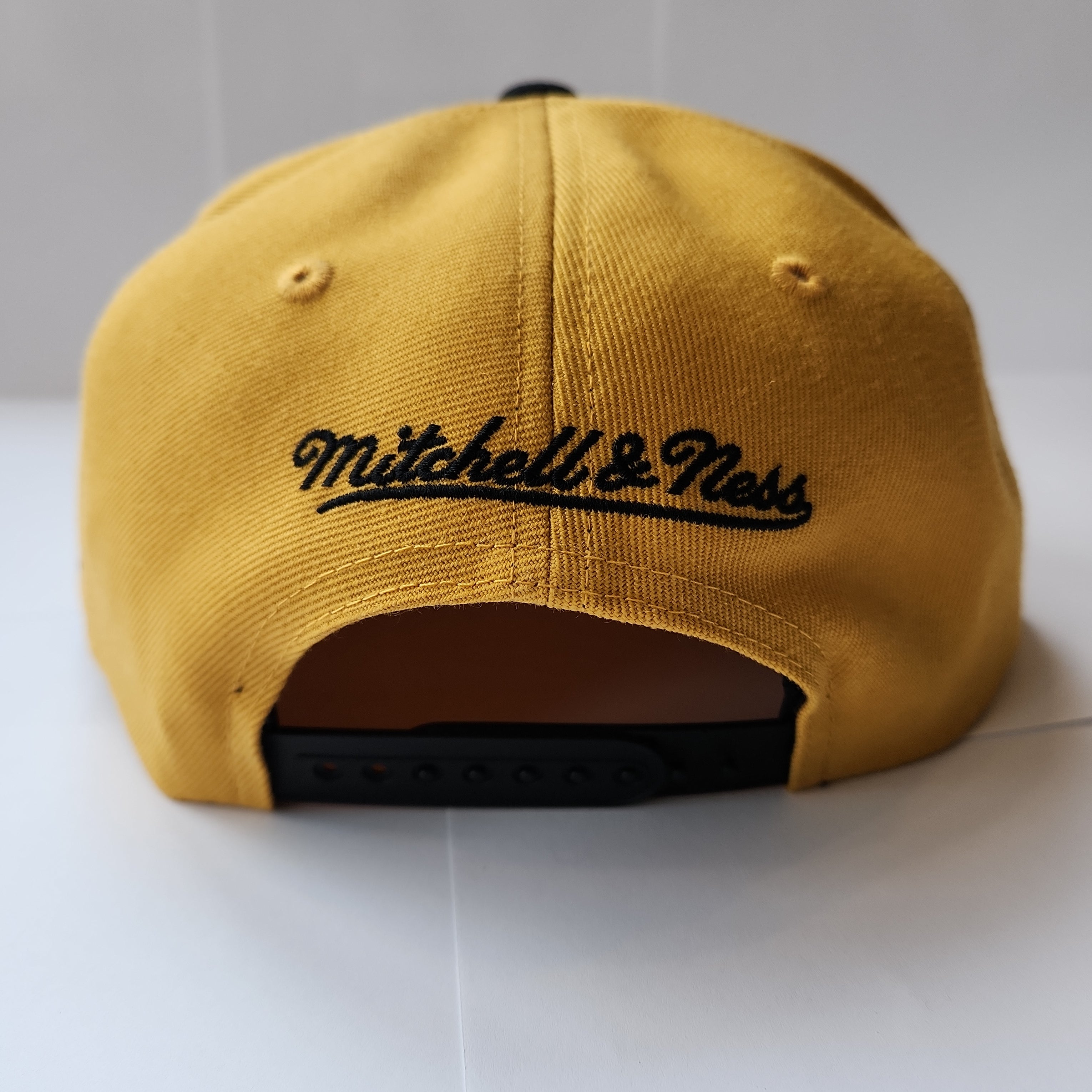 Toronto Raptors NBA Mitchell & Ness Moutarde Gym Stallion Snapback pour hommes