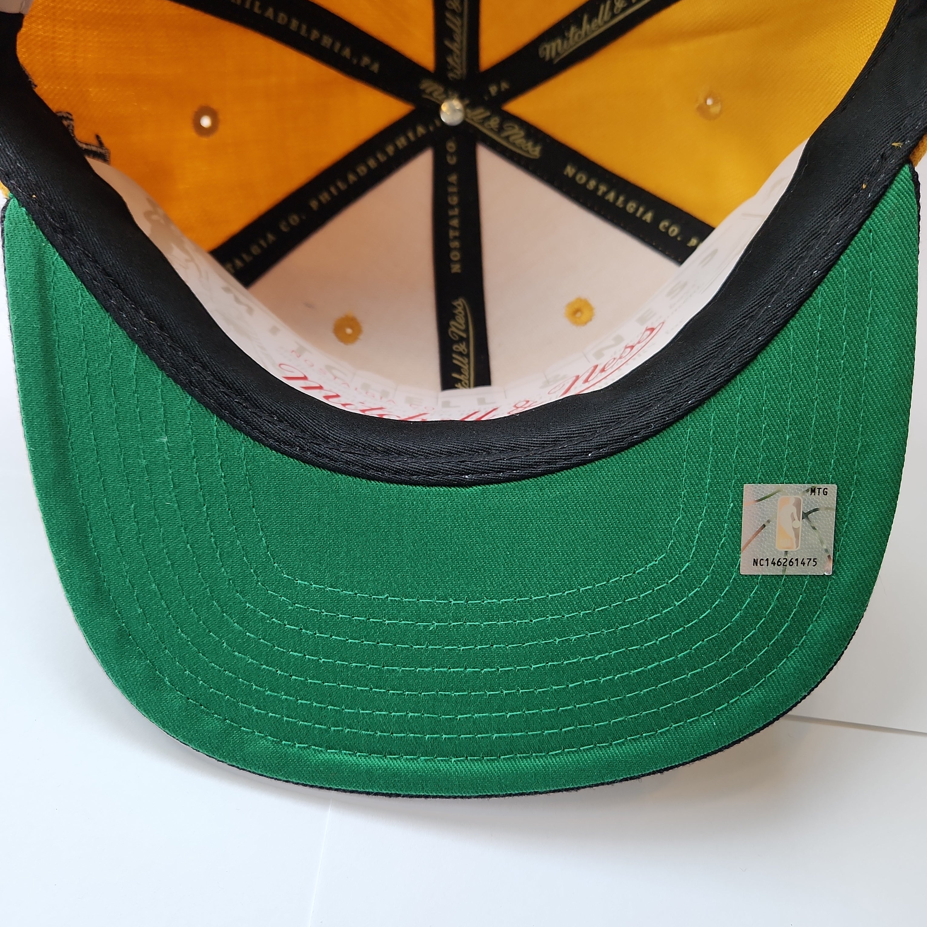 Toronto Raptors NBA Mitchell & Ness Moutarde Gym Stallion Snapback pour hommes