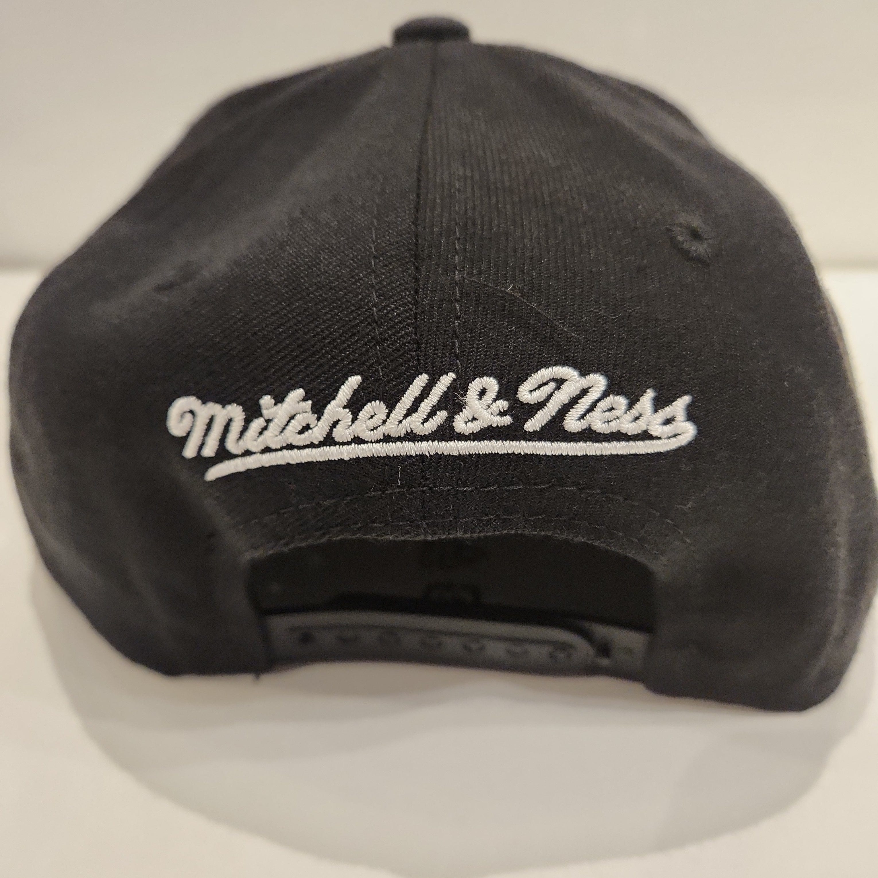 Toronto Raptors NBA Mitchell & Ness Men's Black Negative Space Snapback