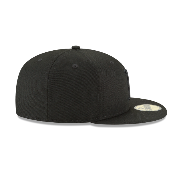 Boston Red Sox MLB New Era Men's Black on Black 59Fifty Basic Fitted Hat