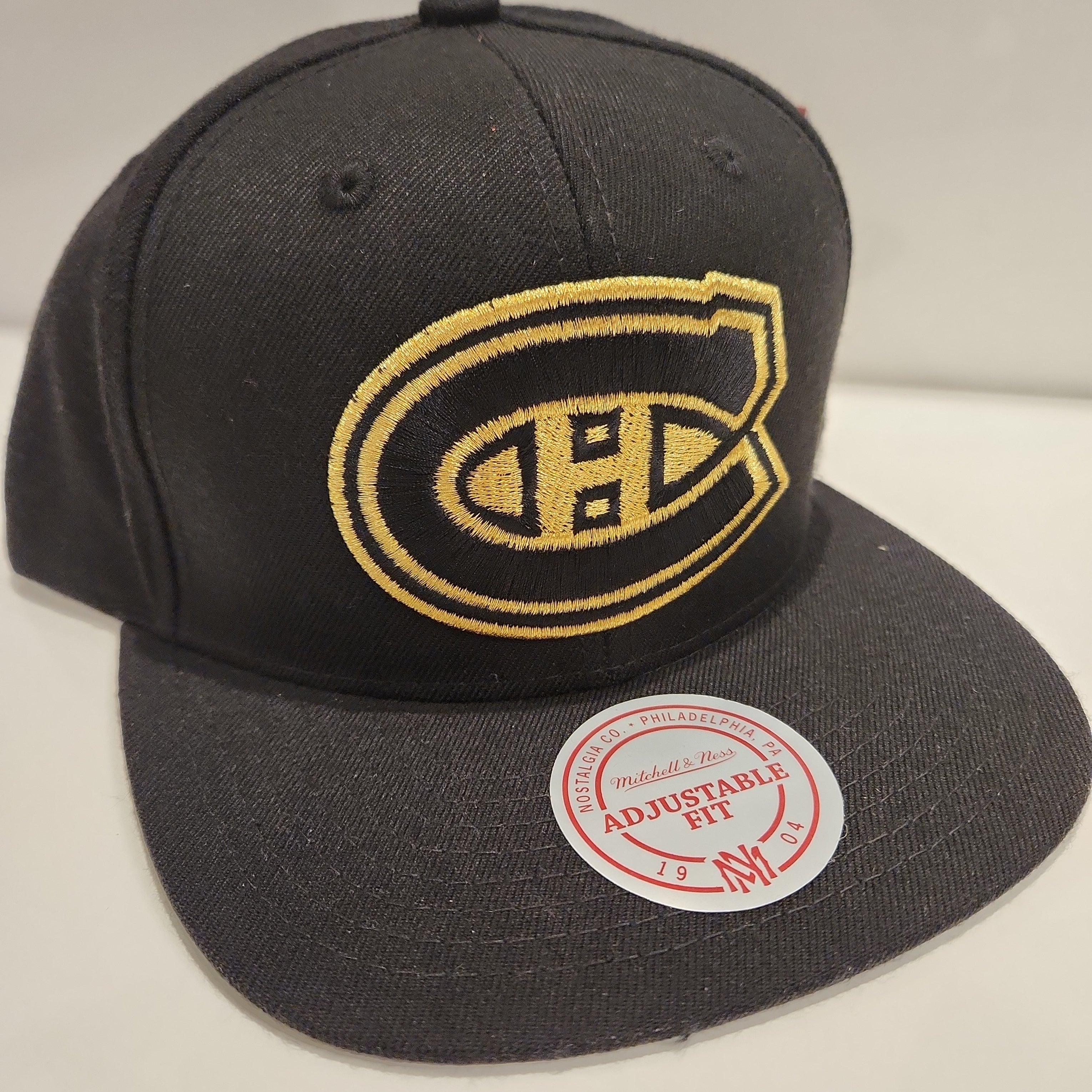 Montreal Canadiens NHL Mitchell & Ness Men's Black Gold Touch Snapback